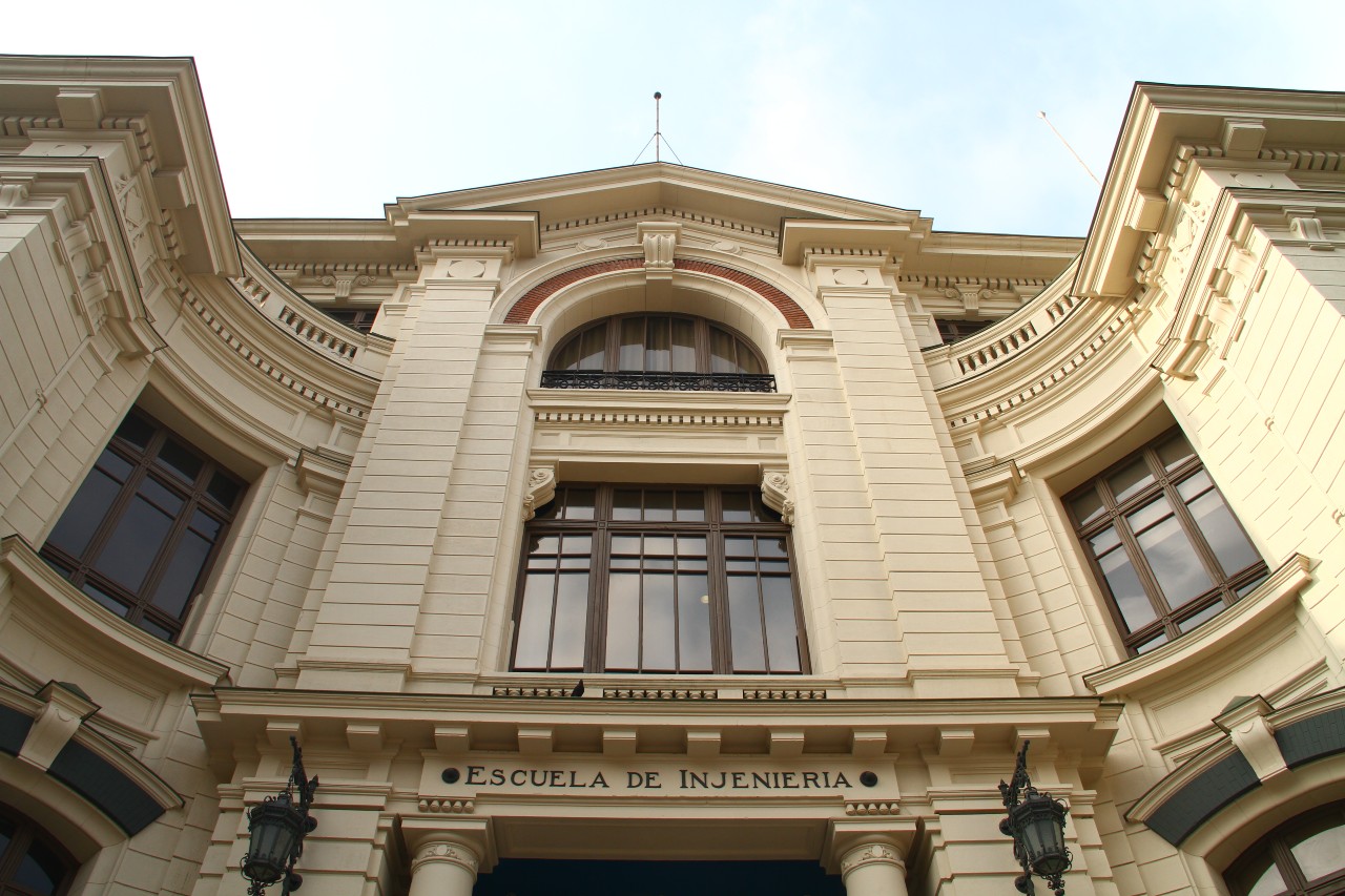 Frontis del edificio Beauchef 850